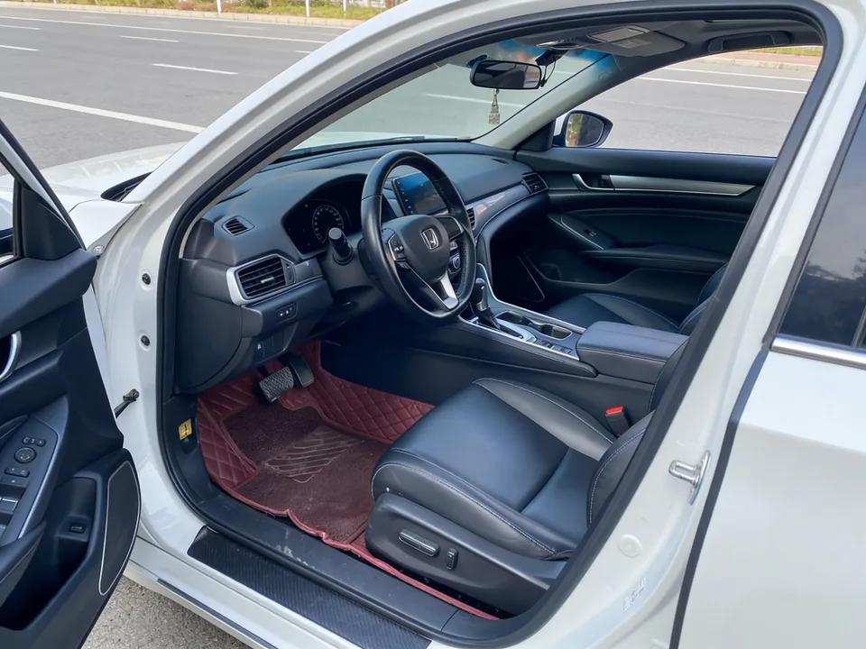 Honda Accord Accord 2022 260TURBO Deluxe Edition 2022 — миниатюра 5