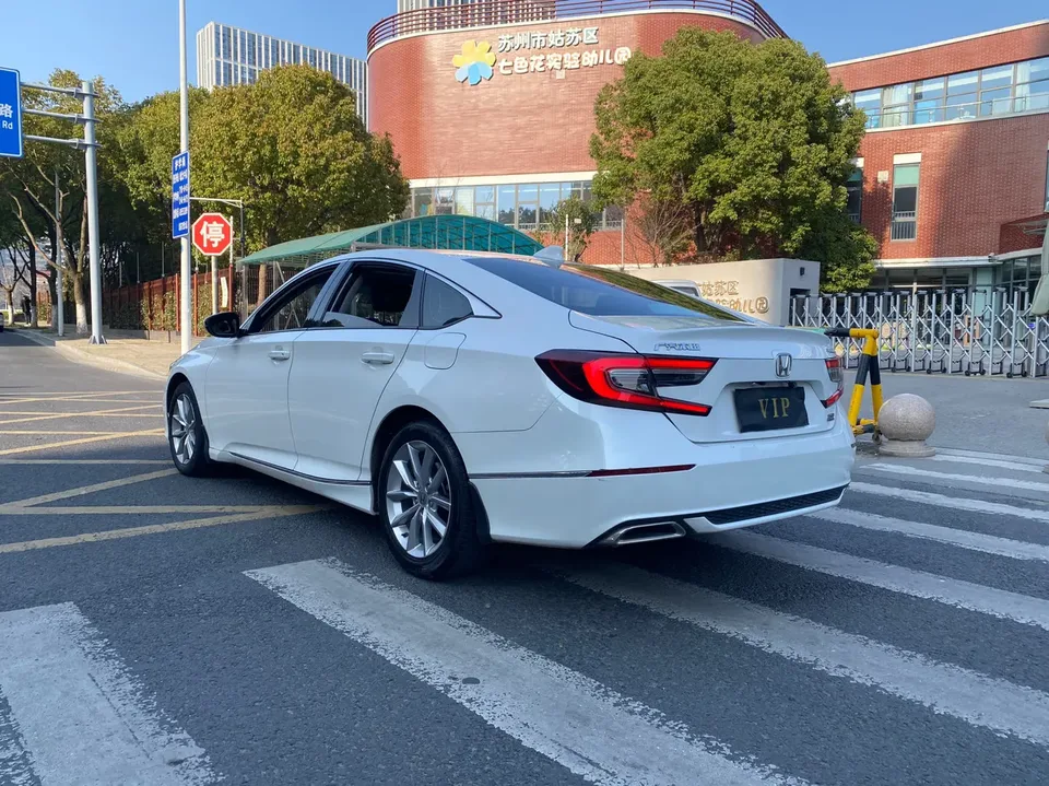 Honda Accord Accord 2022 260TURBO Deluxe Edition 2022 — миниатюра 4