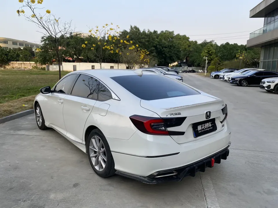 Honda Accord Accord 2022 260TURBO Deluxe Edition 2023 — миниатюра 4