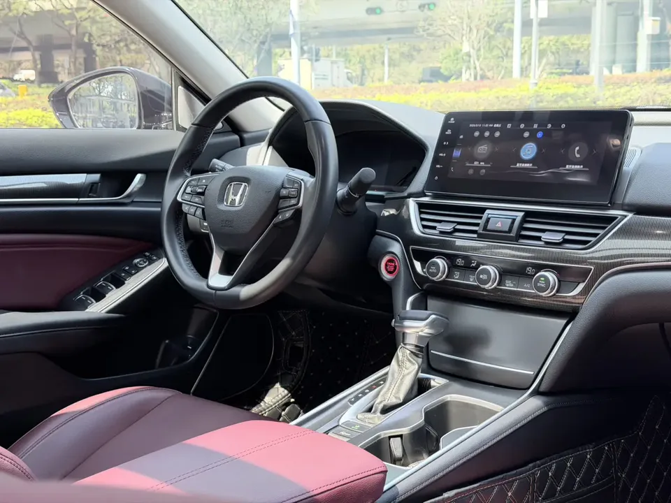Honda Accord 2022 Accord 260TURBO Fantasy Night Premium Edition 2022 — миниатюра 3
