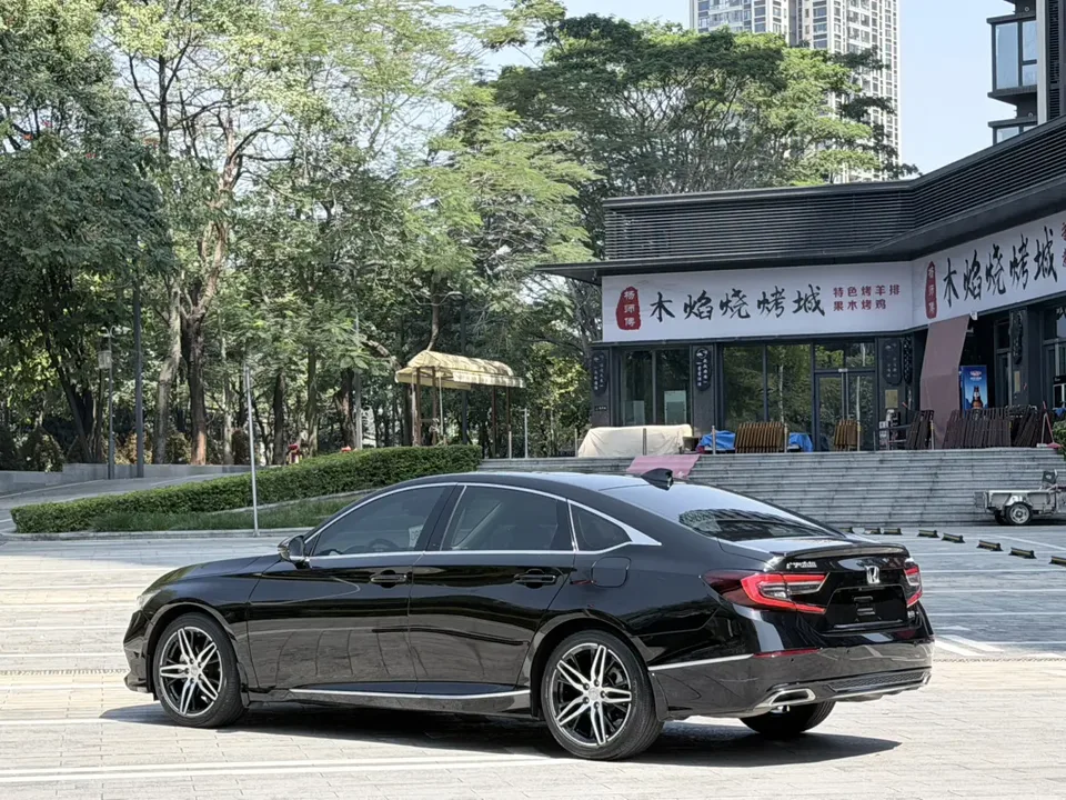 Honda Accord 2022 Accord 260TURBO Fantasy Night Premium Edition 2022 — миниатюра 4