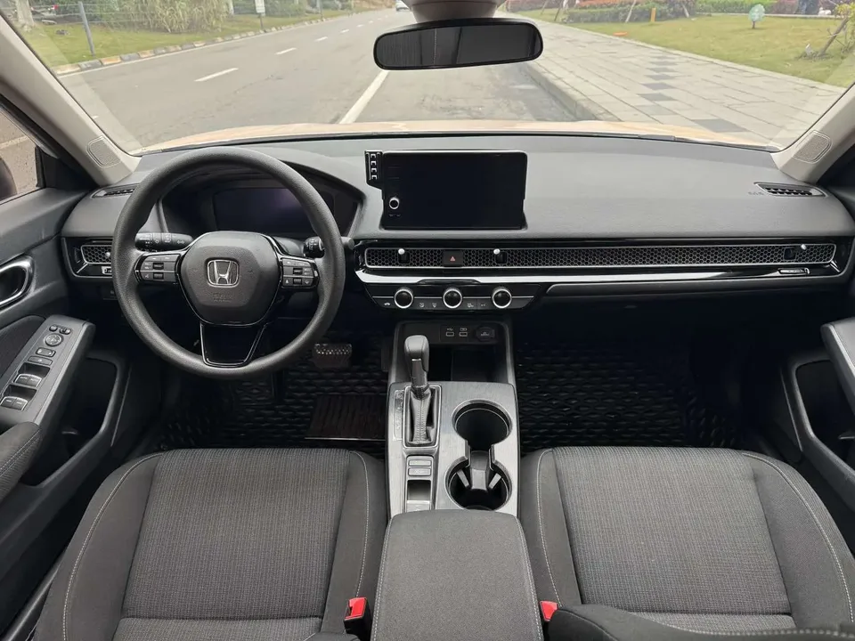 Honda CIVIC 2022 Civic 240TURBO CVT Dynamic Edition 2023 — миниатюра 4