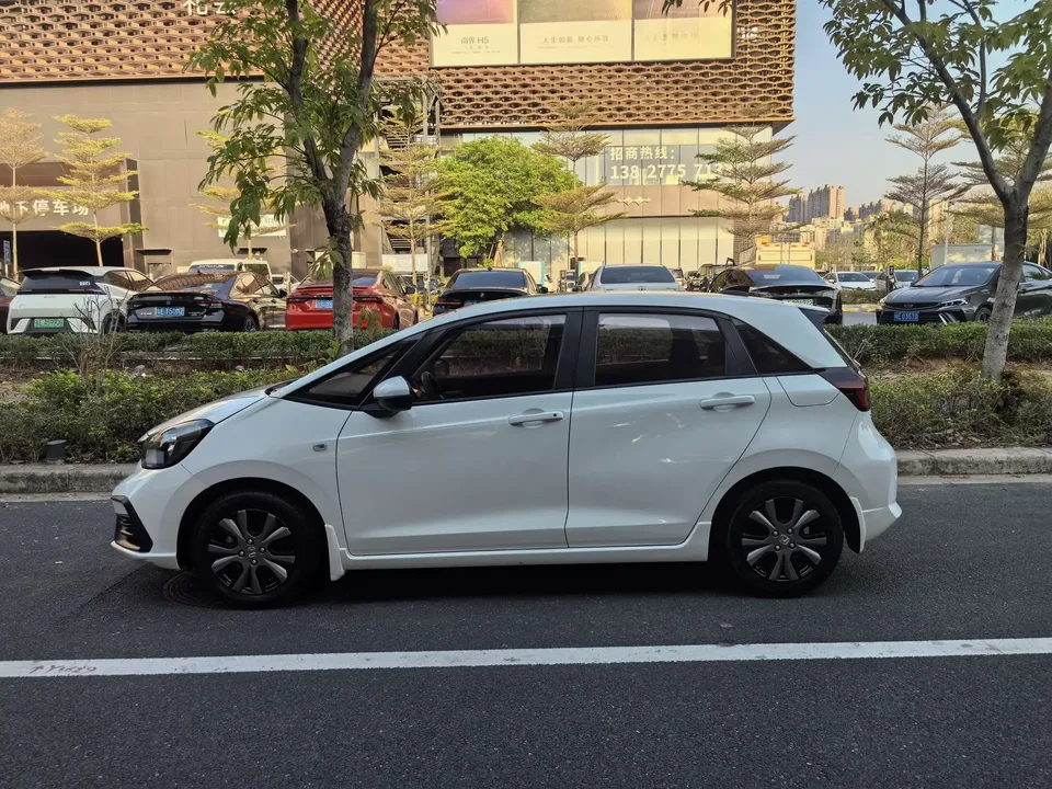 Honda FIT Fit 2022 1.5L CVT Trendy Sunroof Edition 2022 — thumbnail 4