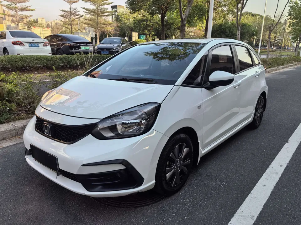 Honda FIT Fit 2022 1.5L CVT Trendy Sunroof Edition 2022 — photo 1, buy with delivery to Moscow