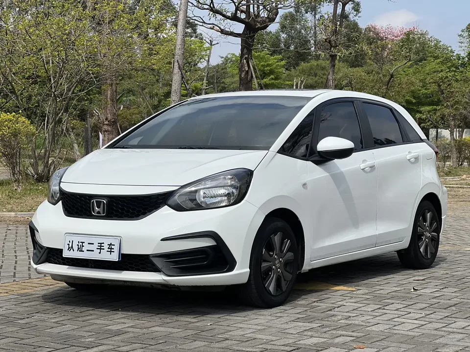Honda FIT Fit 2022 1.5L CVT Trendy Sunroof Edition 2023 — photo 1, buy with delivery to Moscow