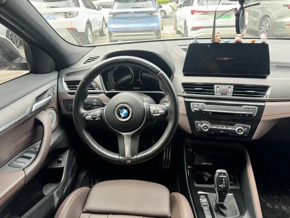 BMW X2 facelift sDrive25i Edge Edition 2022 — миниатюра 3