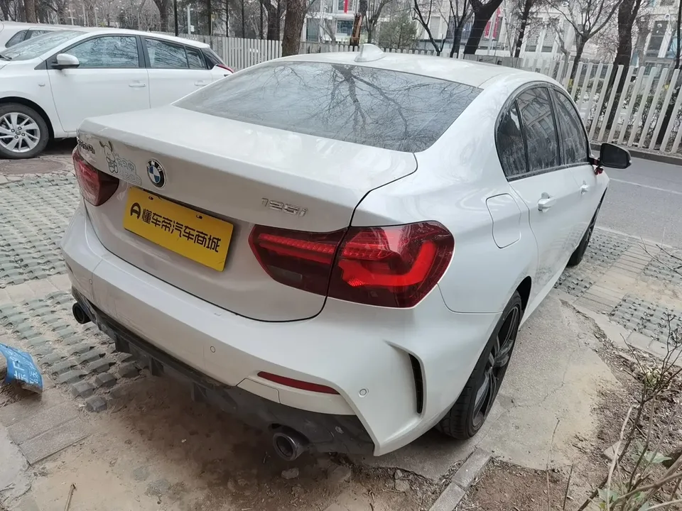 BMW 1 Series BMW 1 Series 2023 125i M Sport Night Edition 2023 — миниатюра 4