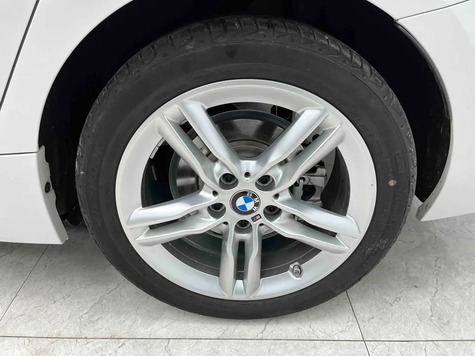 BMW 1 Series BMW 1 Series 2023 120i M Sport Night Edition 2023 — миниатюра 2
