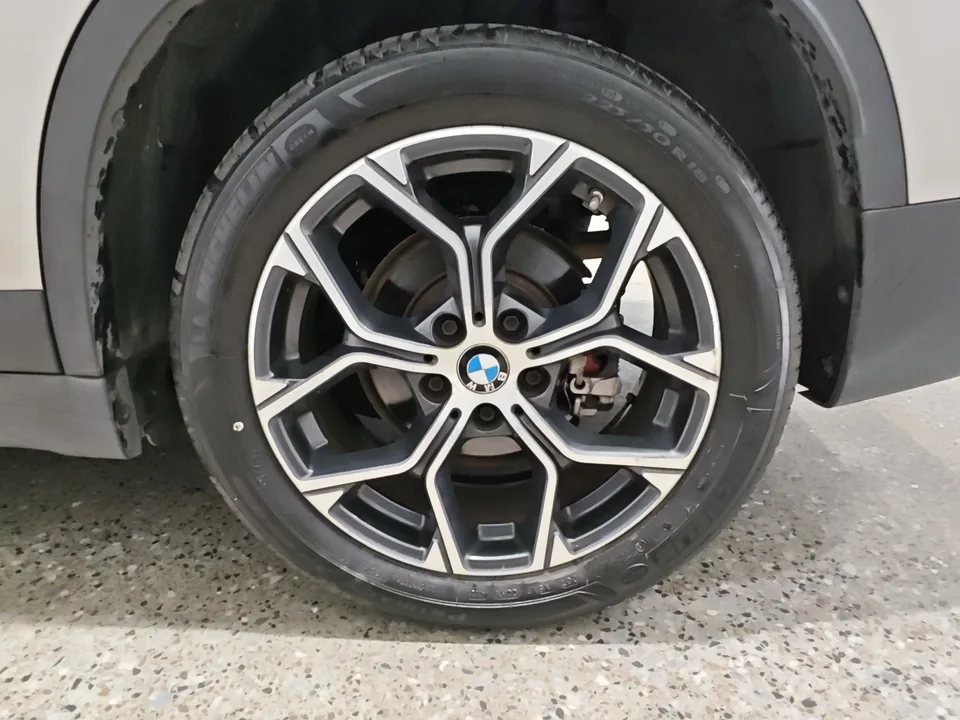 BMW X1 facelift sDrive25Li Leading Edition 2022 — миниатюра 3