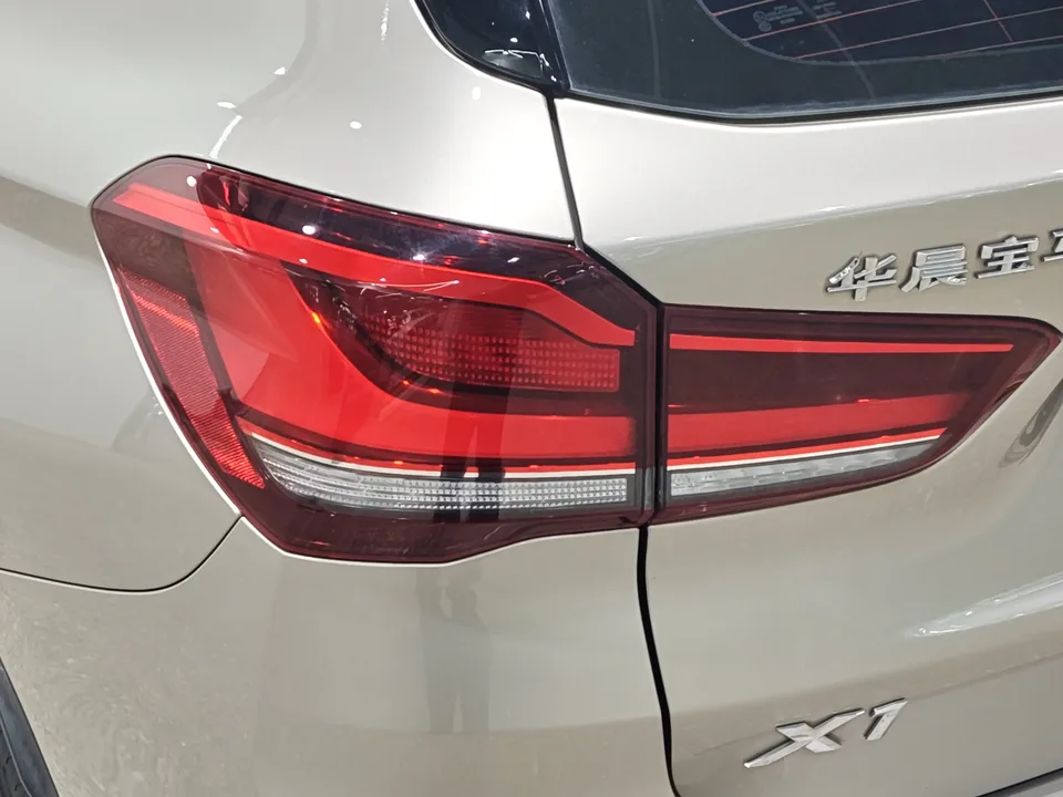 BMW X1 facelift sDrive25Li Leading Edition 2022 — миниатюра 4