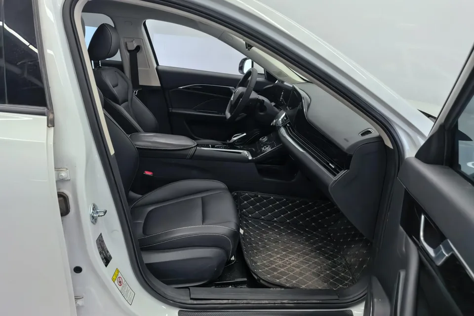 FAW Bestune B70 Bestune B70 2023 third generation 1.5T automatic enjoyment model 2023 — миниатюра 3