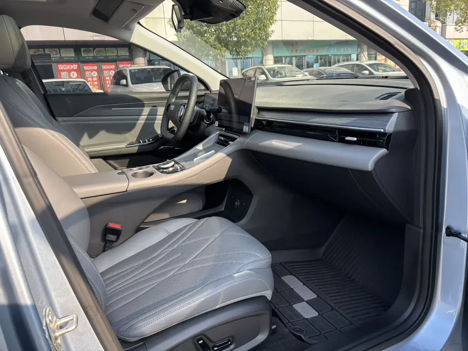 Geely Galaxy L6 Galaxy L6 2025 1.5 EM-i DHT 140KM Starship Edition 2025 — thumbnail 3