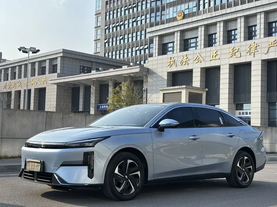 Geely Galaxy L6 2025