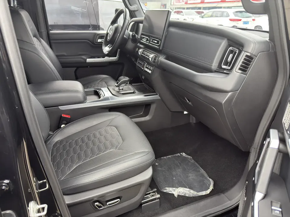 212 T01 2.0T Explorer 2025 — миниатюра 3