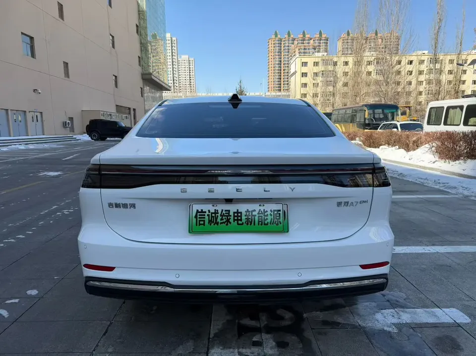 Geely Galaxy A7 PHEV 150km Explorer+ Edition 2025 — миниатюра 2