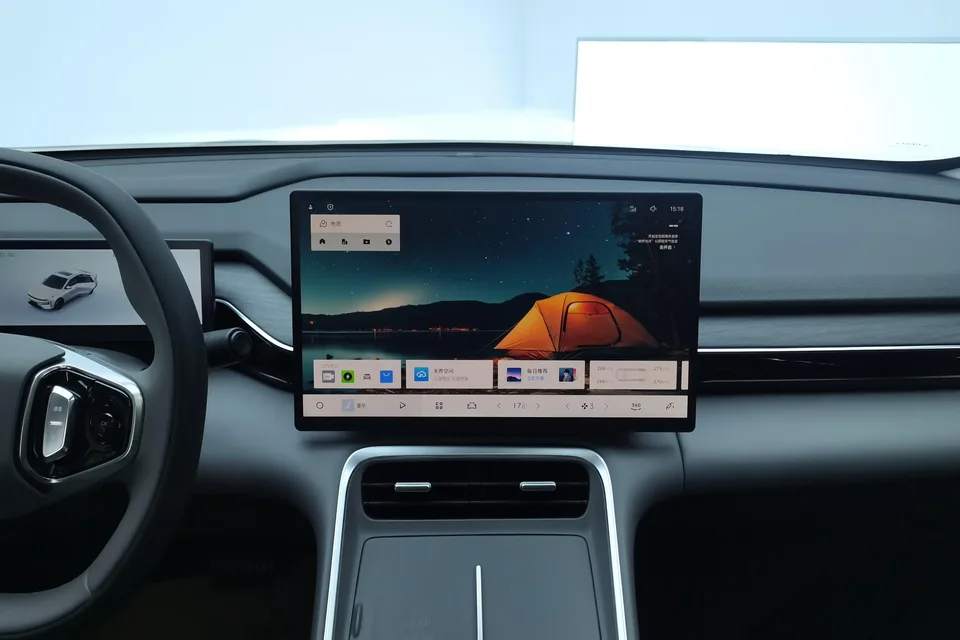 Geely Galaxy L6 1.5 EM-i DHT 140KM Starship Edition 2025 — миниатюра 3