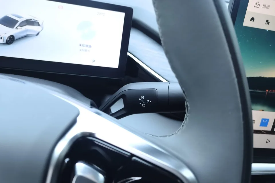 Geely Galaxy L6 1.5 EM-i DHT 140KM Starship Edition 2025 — миниатюра 4