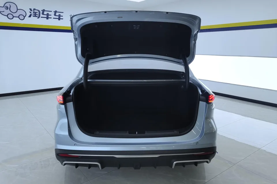 Geely Galaxy L6 1.5 EM-i DHT 140KM Starship Edition 2025 — миниатюра 5