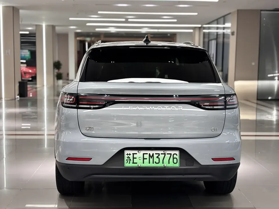 Leapmotor Zero running C11 Extended Range 300 Premium Edition 2024 — миниатюра 2
