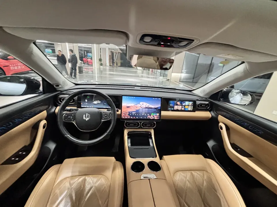 Leapmotor Zero running C11 Extended Range 300 Premium Edition 2024 — миниатюра 4