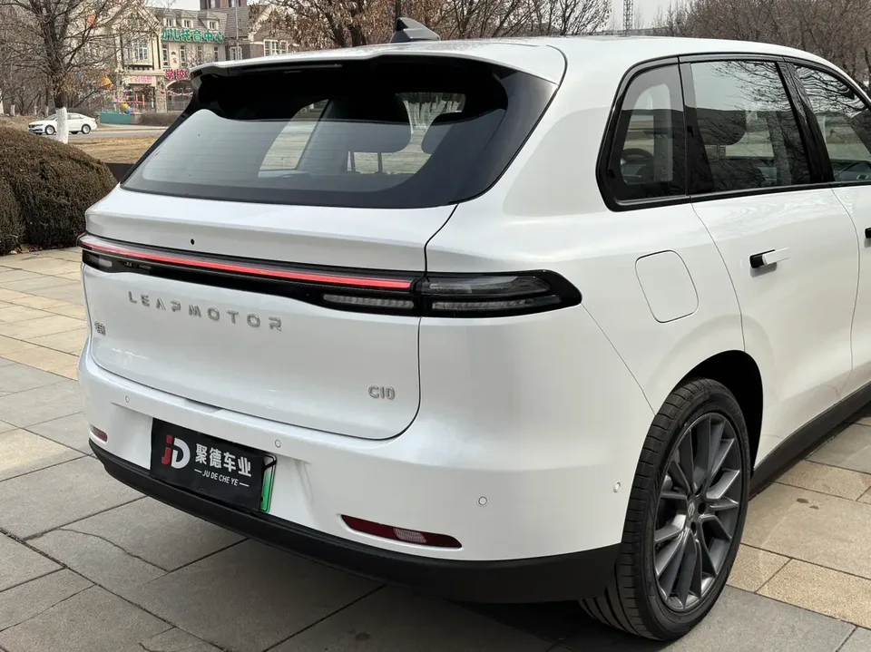 Leapmotor Zero running C10 Leapmotor C10 2026 Extended Range 210 LiDAR Edition 2026 — миниатюра 3