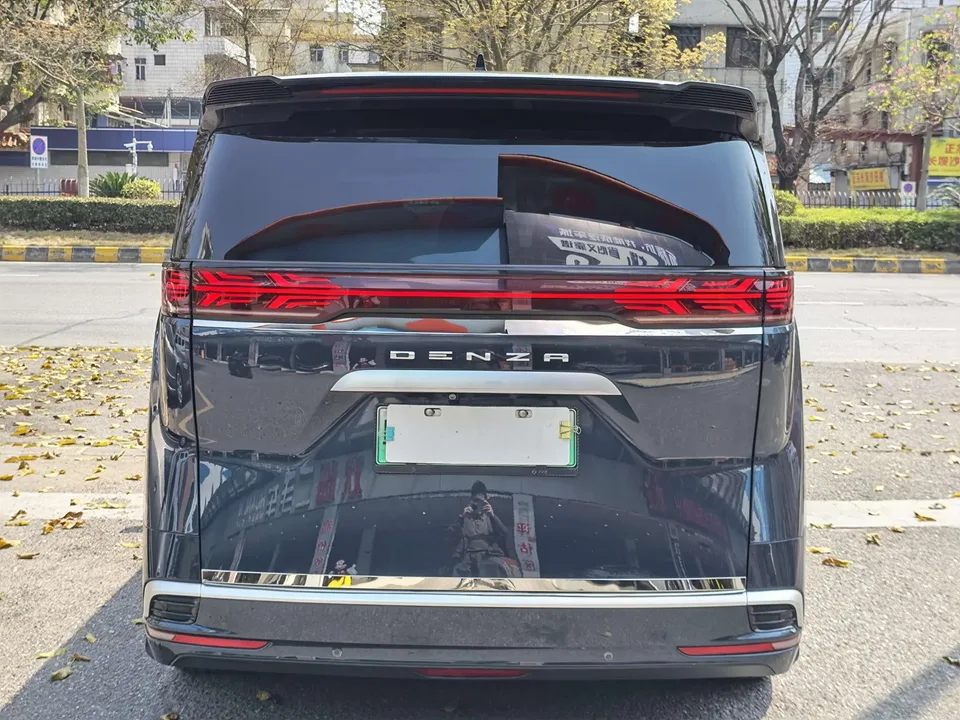 Denza D9 DM D9 DM 2022 970 4WD flagship model 2023 — thumbnail 2