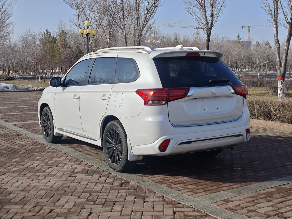 Mitsubishi Outlander facelift 2.0L 2WD 5-seater 2023 — миниатюра 4