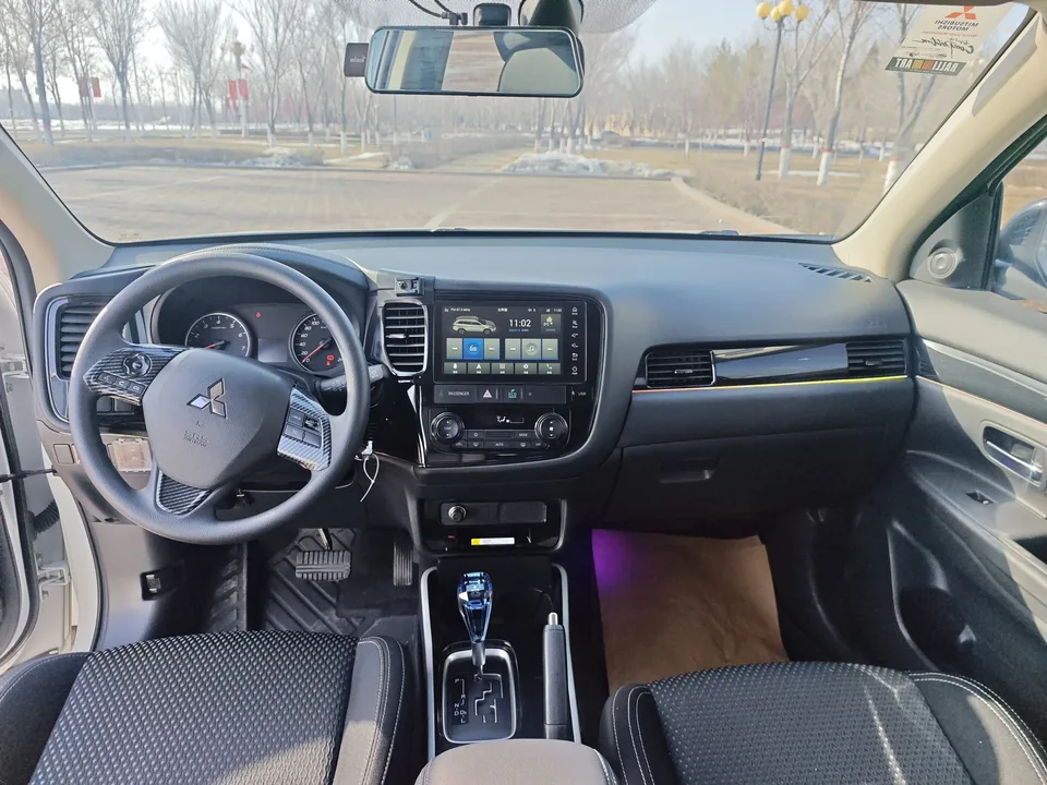 Mitsubishi Outlander facelift 2.0L 2WD 5-seater 2023 — миниатюра 5