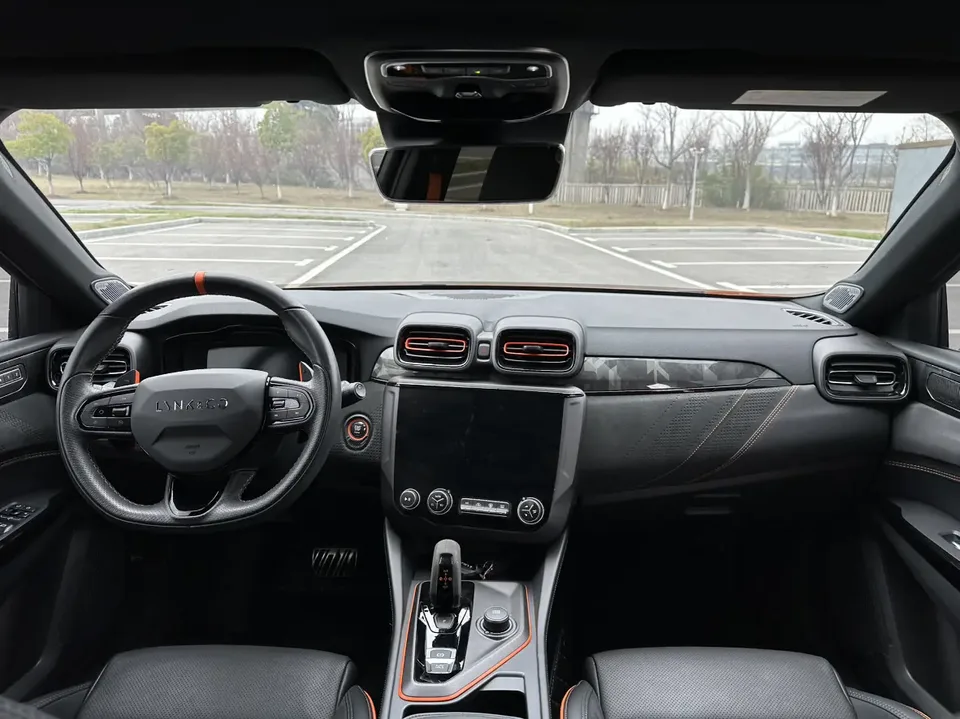 Lynk & Co 02 Hatchback 2.0TD Hatchback Halo 2023 — миниатюра 3