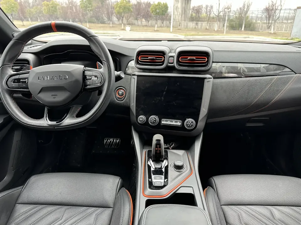 Lynk & Co 02 Hatchback 2.0TD Hatchback Halo 2023 — миниатюра 4