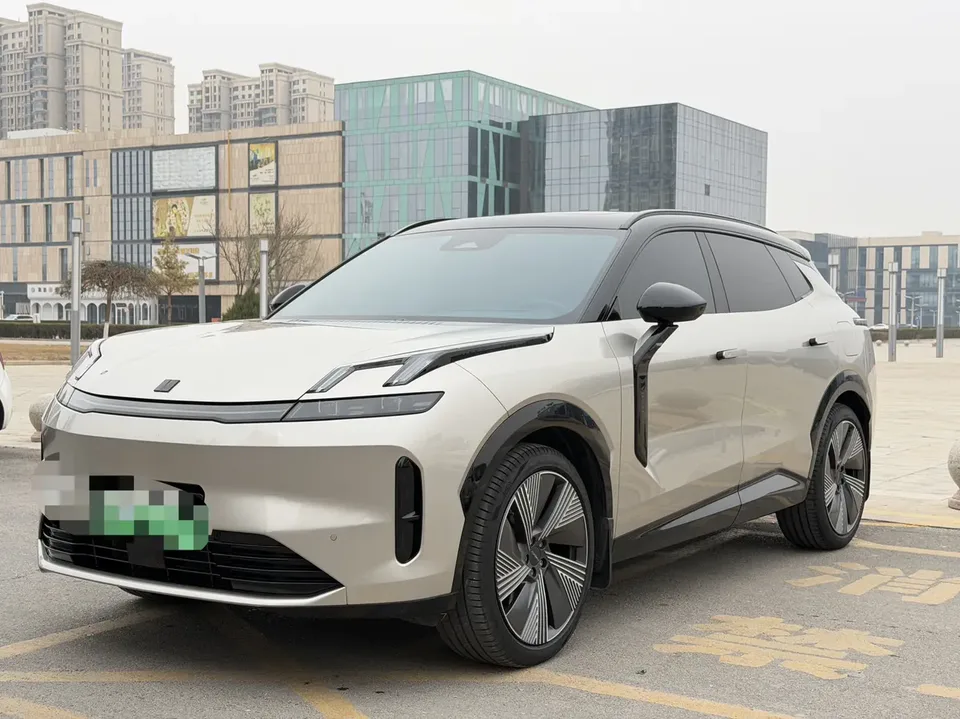 Lynk & Co 08 EM-P 2024