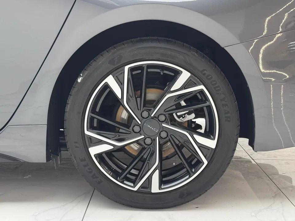 Lynk & Co 03 Lynk & Co 03 2025 1.5TD DCT Champion Edition Pro 2024 — миниатюра 3
