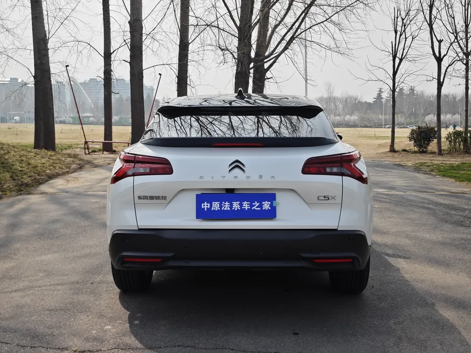 Citroen Versailles C5 X overseas version 2025 — миниатюра 2