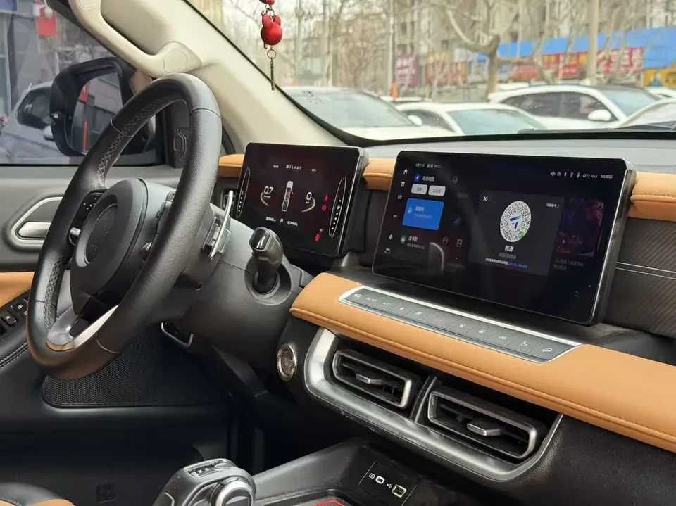 Great Wall gun passenger version 2.0T gasoline automatic four-wheel drive sports model GW4C20B 2023 — миниатюра 4