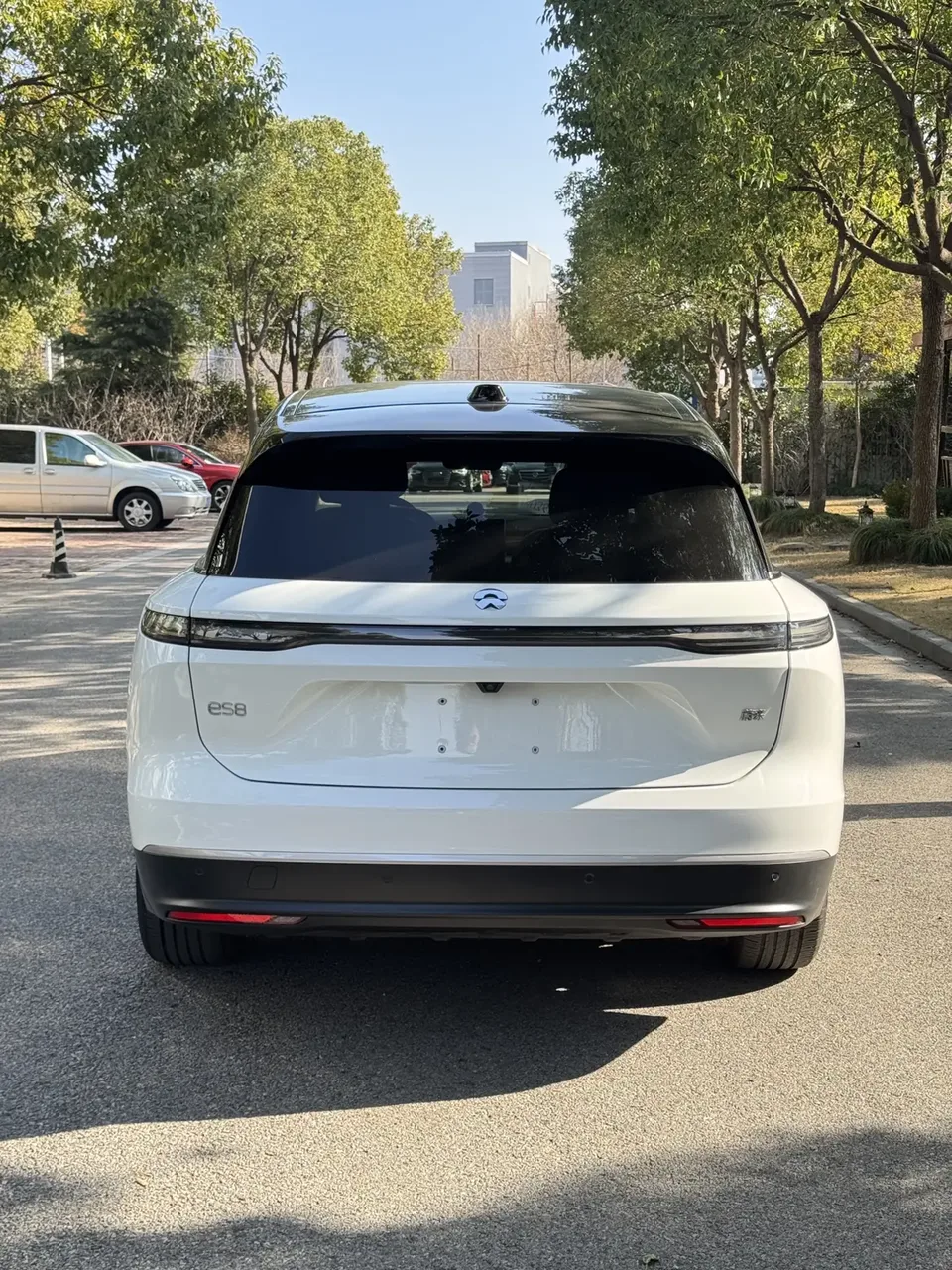 NIO ES8 NIO ES8 2024 75kWh 2024 — thumbnail 2