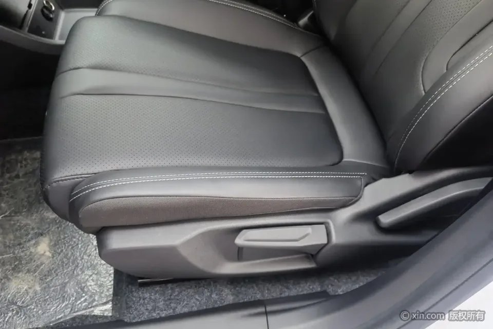 Dongfeng Fengshen L7X Fengshen L7X 2026 530km Luxury Edition 2026 — миниатюра 5