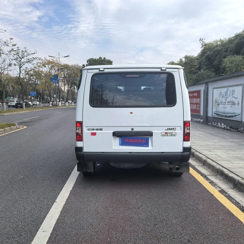 Jiangling Teshun 2.8T Space King Ordinary Model Short Axis Medium High Roof 6-Seater Diesel National VI JX493 2023 — миниатюра 2