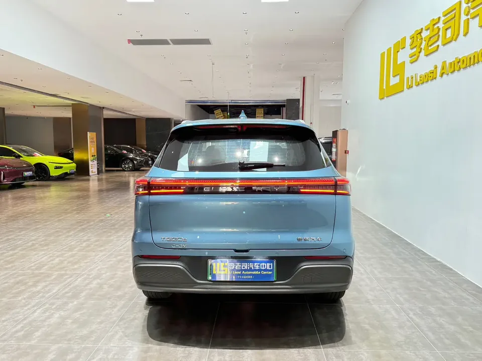 Chery Tiggo 8 PLUS C-DM Tiggo 8 PLUS C-DM 2025 1.5T Premium Edition 2025 — миниатюра 2