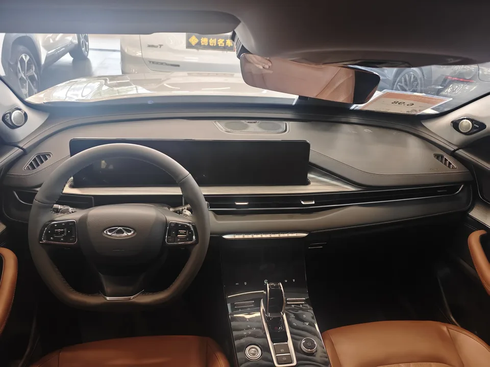 Chery Tiggo 8 PLUS 290TGDI DCT luxury edition+ 2022 — миниатюра 3