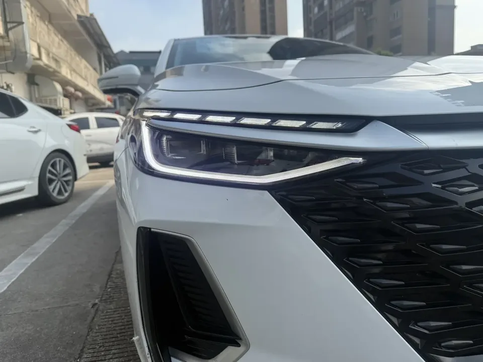 Chery Arrizo 8 1.6TGDI DCT Elegant 2023 — миниатюра 3