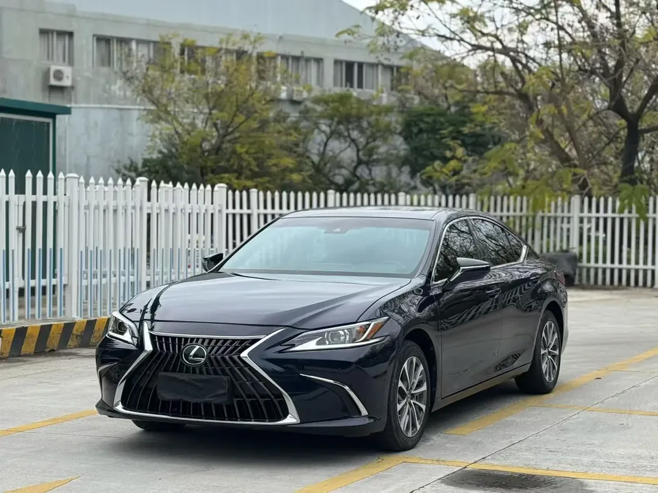 Lexus ES 2022