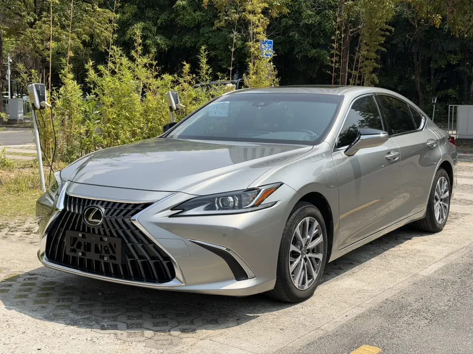 Lexus ES 2022
