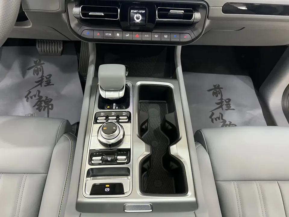 BAIC Beijing Off-road BJ40 Blade Hero Edition 2.0D Automatic 4WD Crossover 2025 — миниатюра 3