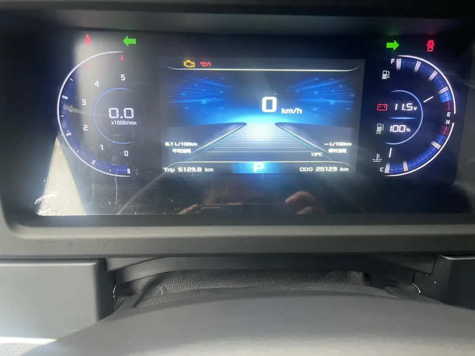 Dongfeng Yufeng Yufeng 2023 V9+ 2.0T automatic front-wheel drive multi-functional short-axle low-roof 5/6 seats 2022 — миниатюра 3
