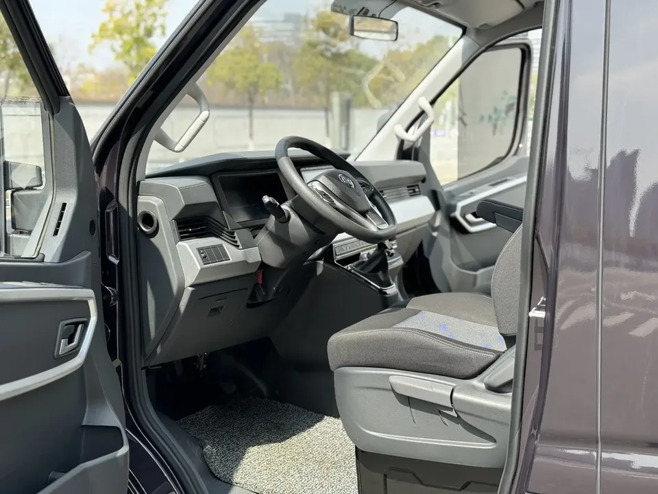 Dongfeng Yufeng Yufeng 2023 V9+ 2.0T automatic front-wheel drive multi-functional short-axle low-roof 5/6 seats 2022 — миниатюра 4