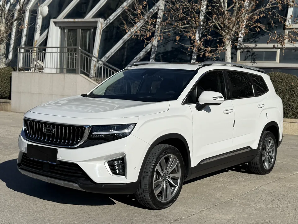 Geely Okavango 2022