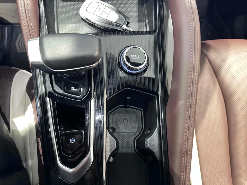 Geely Monjaro 2.0TD DCT EVO 2WD Premium Edition 2022 — миниатюра 3