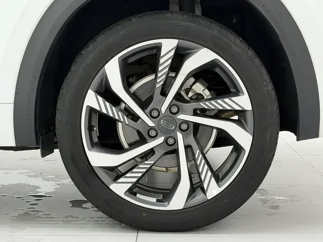 Geely Monjaro Xingyue L 2024 2.0TD High Power Automatic 2WD Skyline Edition 2024 — миниатюра 3
