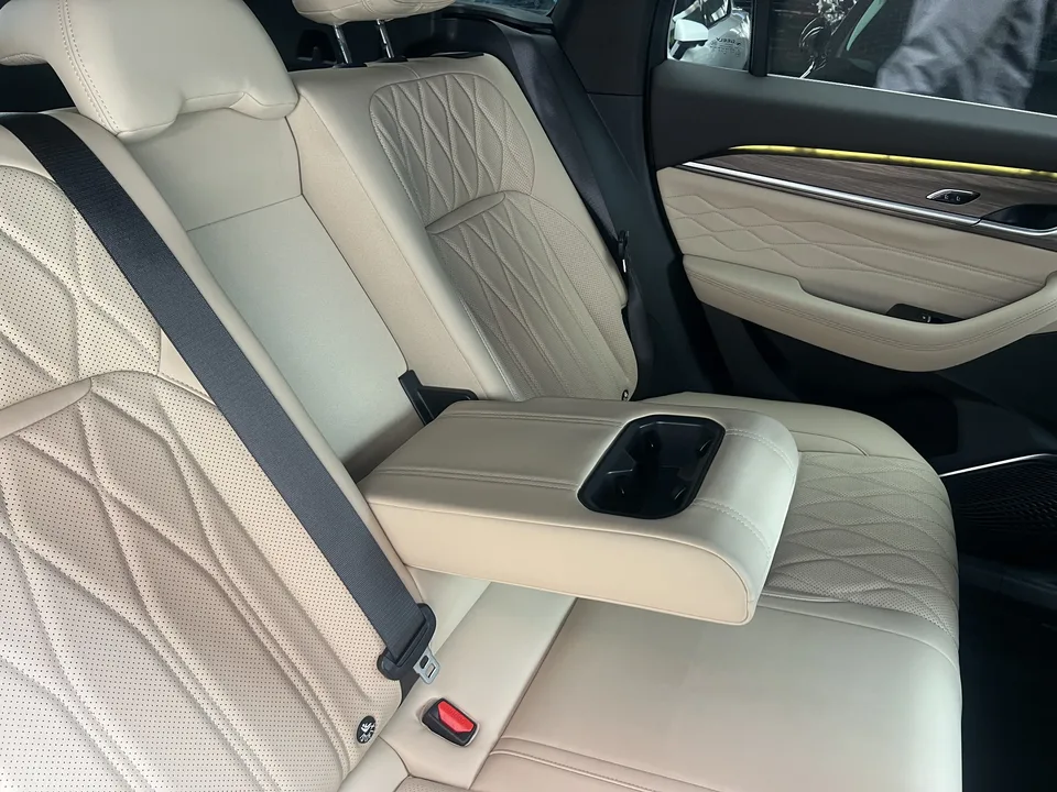 Geely Monjaro Xingyue L 2025 2.0TD High Power Automatic 4WD Dongfang Yao Wangyue Edition 2024 — миниатюра 2