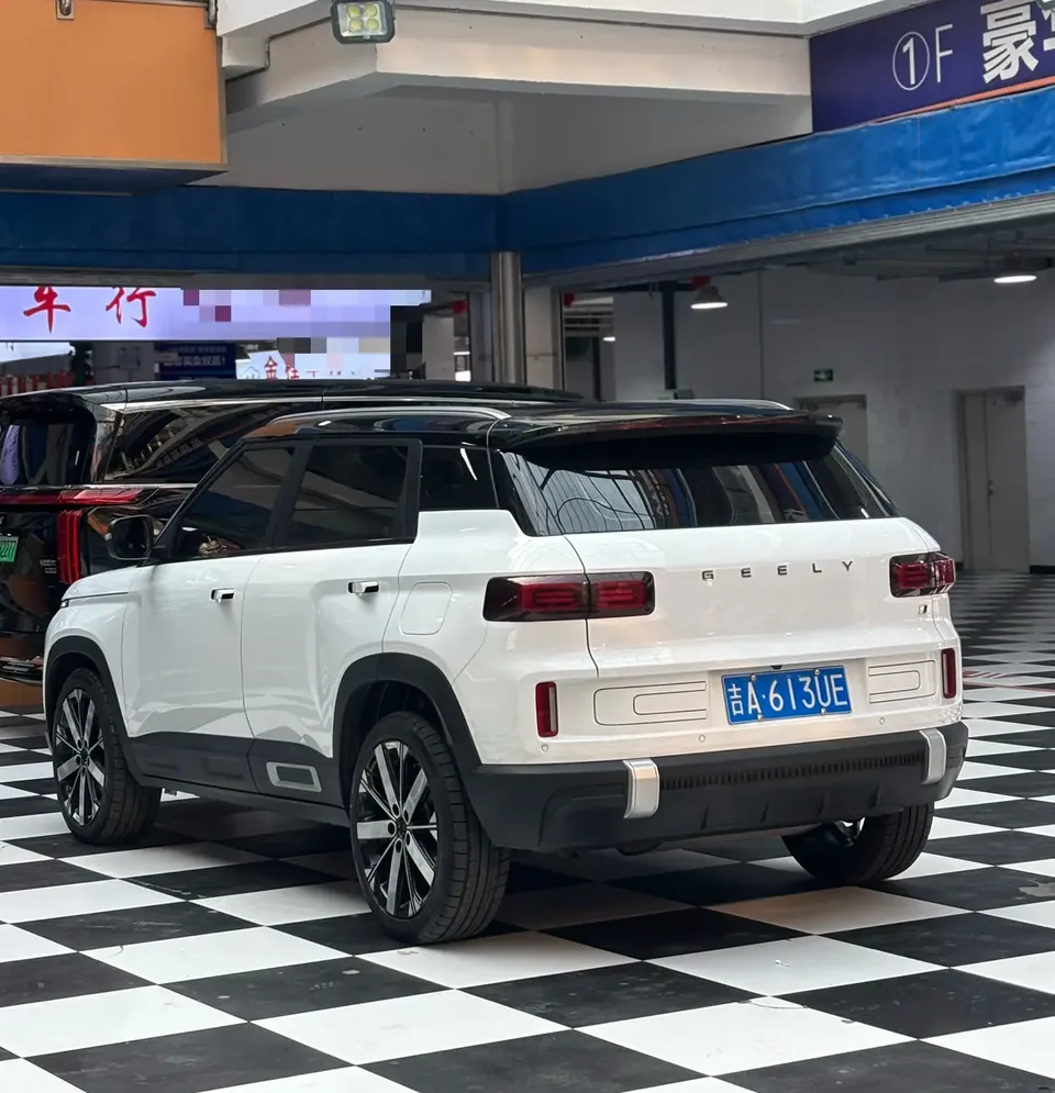 Geely ICON Geely ICON 2023 1.5TD Chocolate Edition 2023 — миниатюра 4